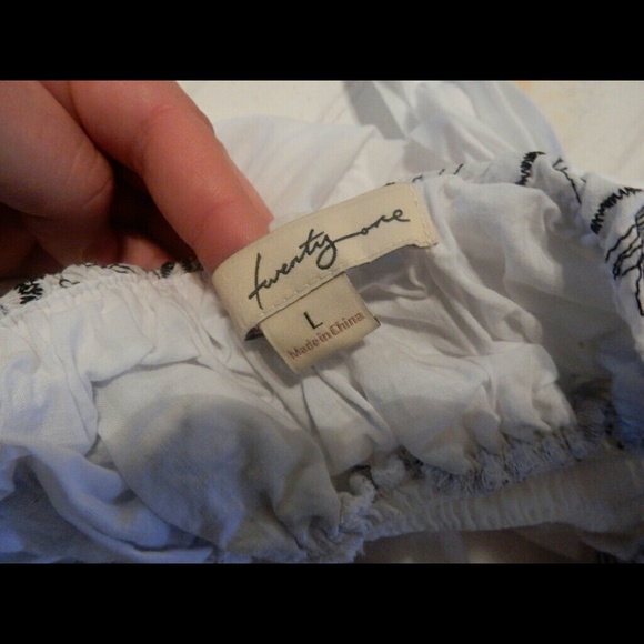 Forever 21 black & white embroidered floral dress Large - Picture 3 of 6